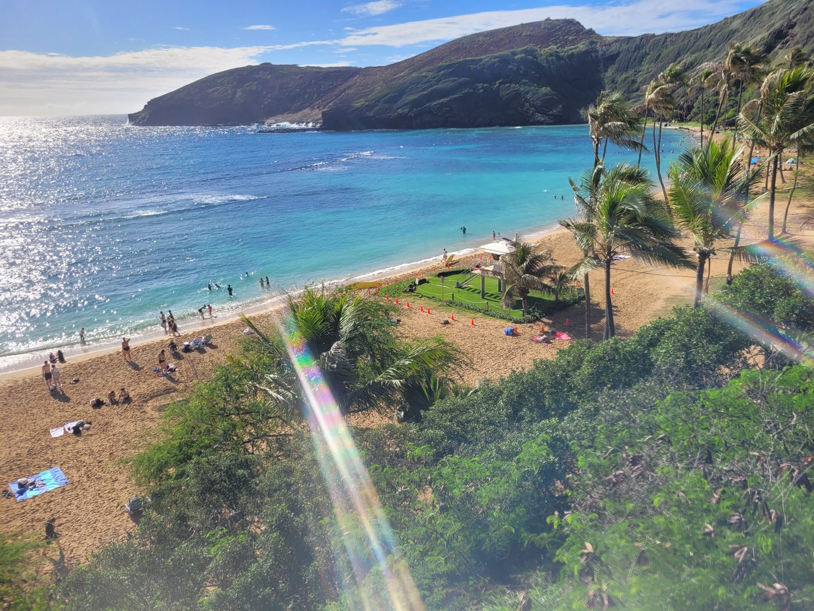 해변으로 내려가는 길